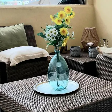 홈스테이 Bedroom, With A Share Bathroom In A Place *