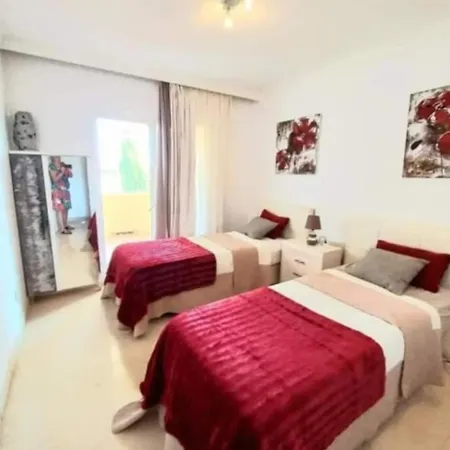 בית אירוח Bedroom, With A Share Bathroom In A Place