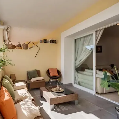 Bedroom, With A Share Bathroom In A Place בית אירוח